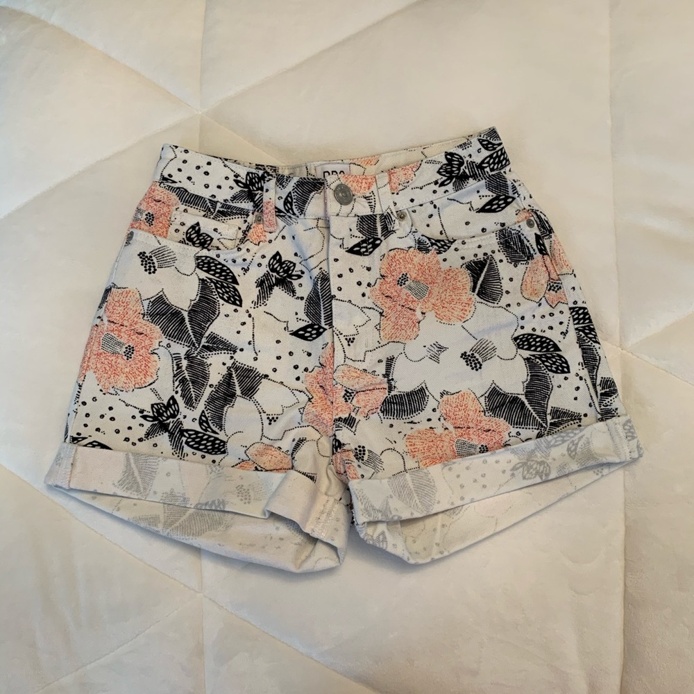 BDG (UO) mom shorts